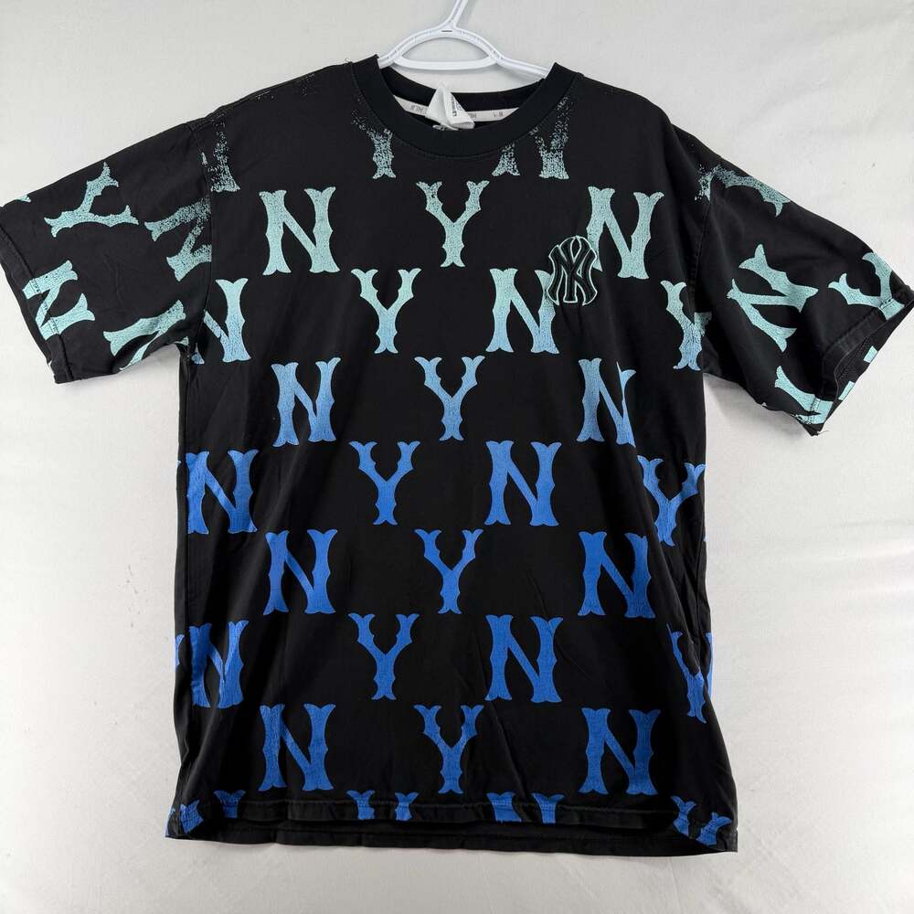 1162 Large MLB New York Yankees Allover Gradation Monogram T-Shirt